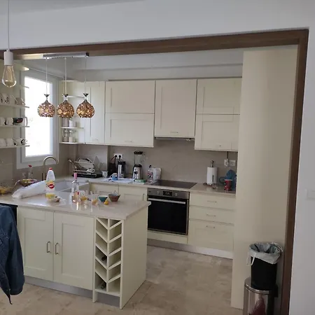 Tosti 3 Villa Szkála Rahoníu